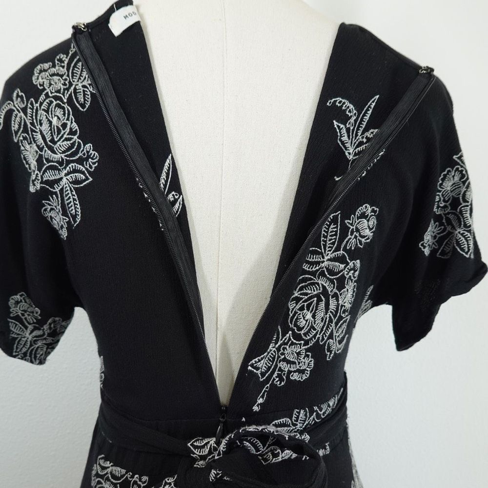 Mod Ref Meredith Floral Embroidered Dress Black and White Size S - Picture 9 of 16